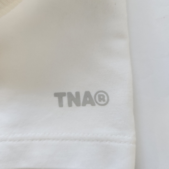 Brand new with tag Aritzia TNA size medium top. - Picture 5 of 9